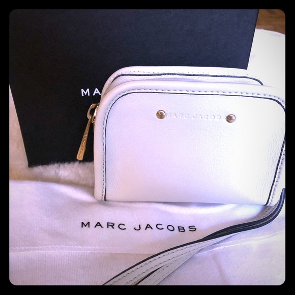 Marc Jacobs Handbags - Marc Jacobs Small Camera Bag Wristlet